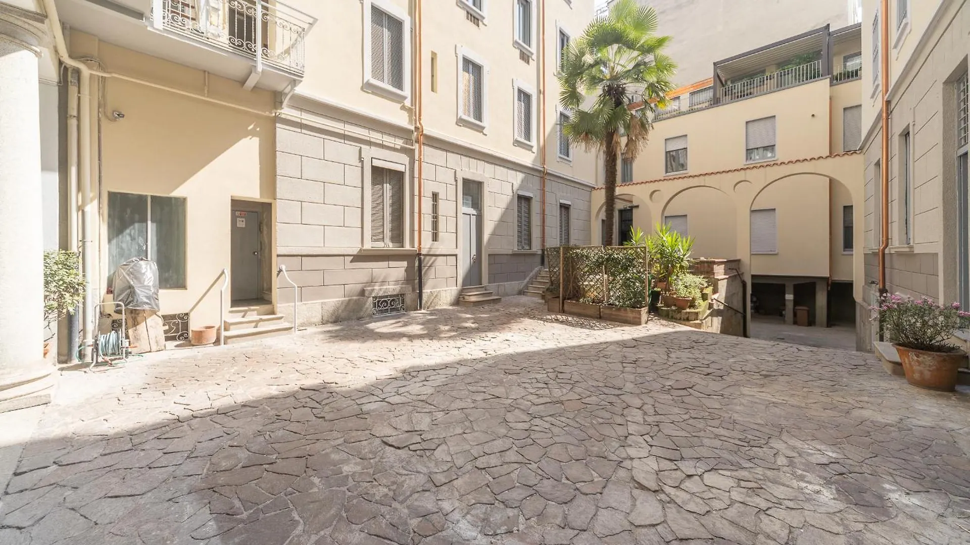 Sunny Apartment With Terrace In Milan City Center By Rentopolis
