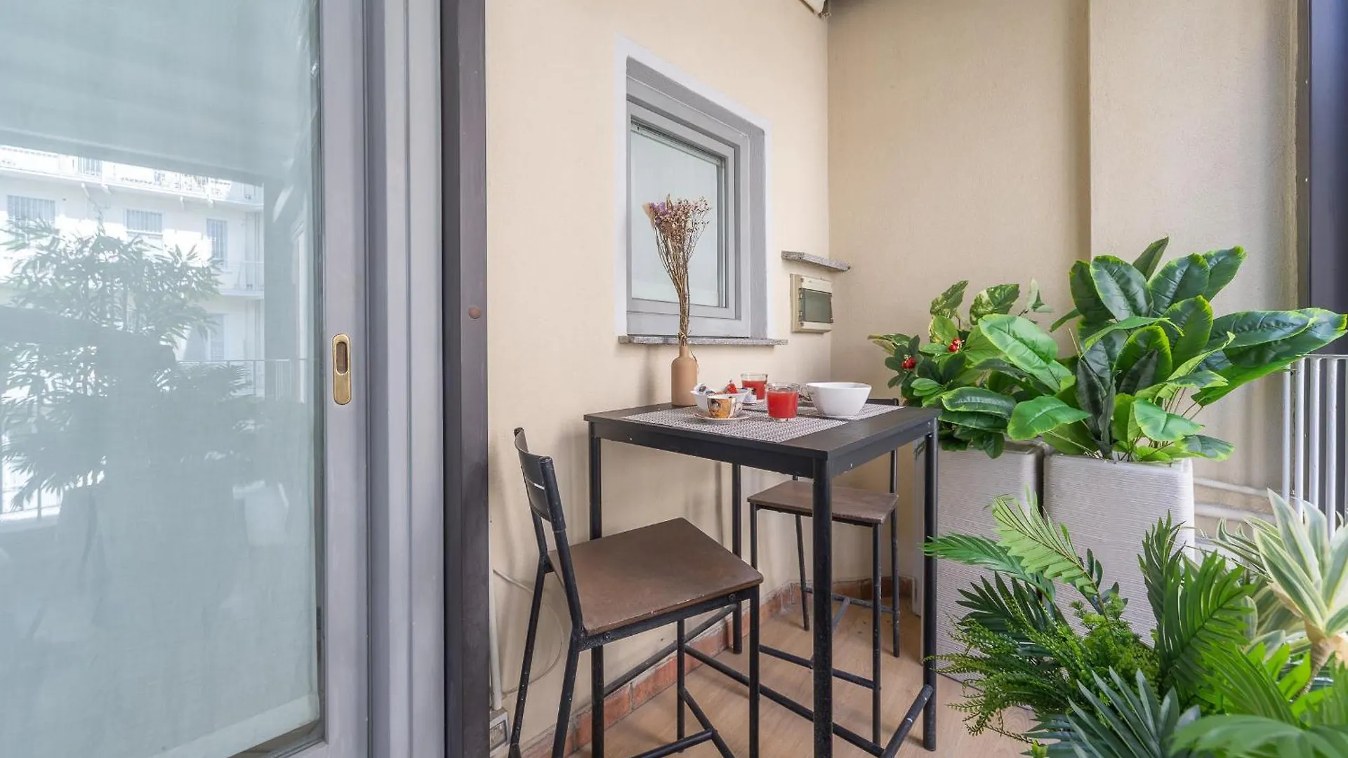 Sunny Apartment With Terrace In Milan City Center By Rentopolis イタリア