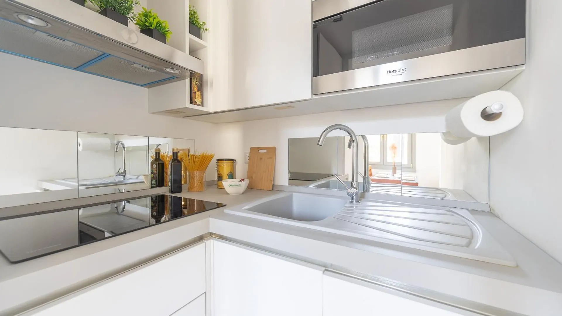 Sunny Apartment With Terrace In Milan City Center By Rentopolis