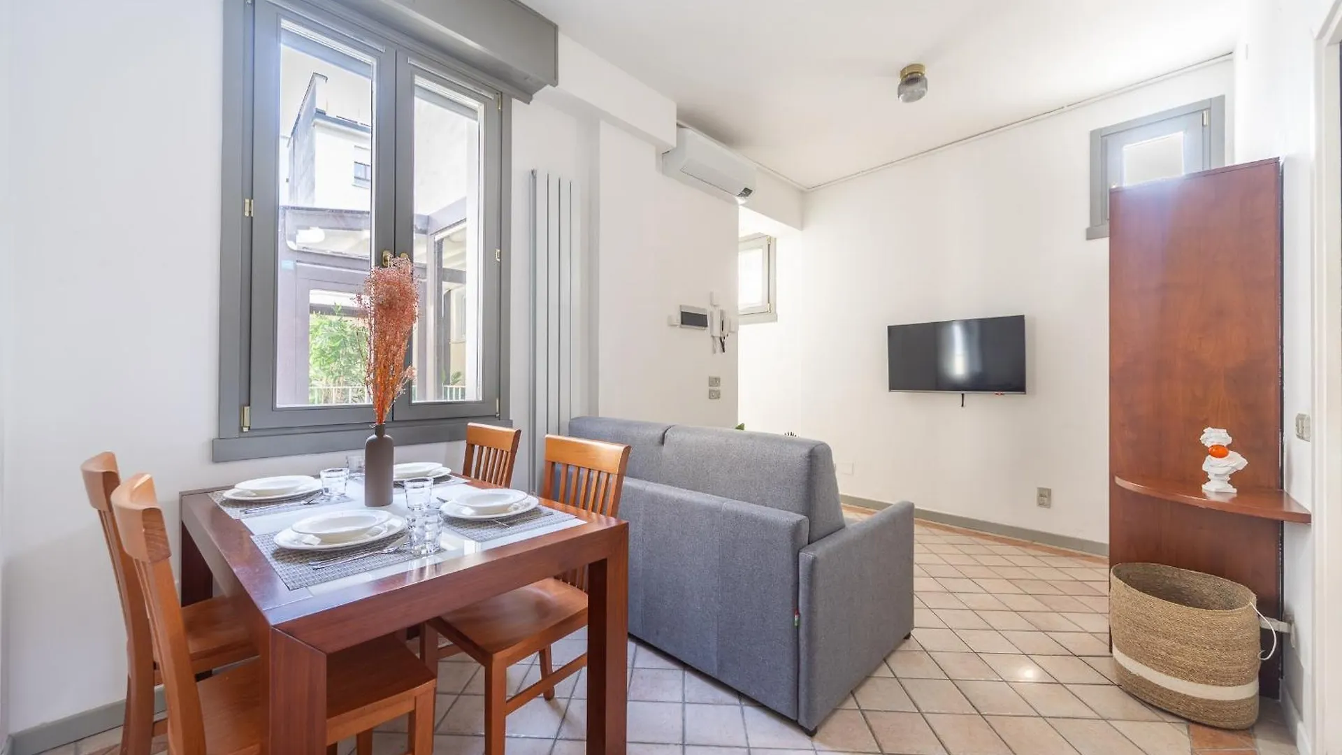 Sunny Apartment With Terrace In Milan City Center By Rentopolis イタリア