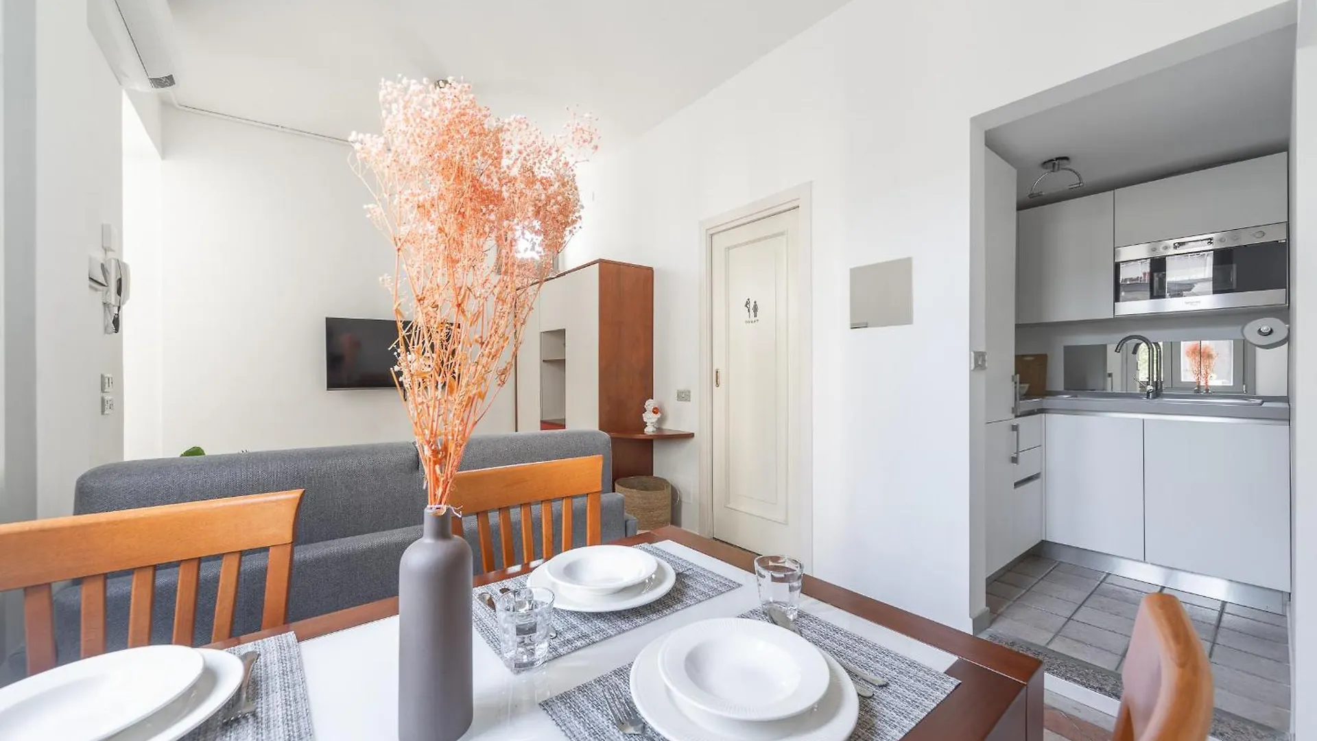 Sunny Apartment With Terrace In Milan City Center By Rentopolis 0*,  Italien